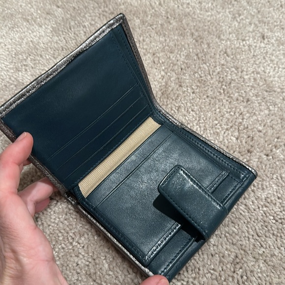 Vintage Longchamp Embossed Leather Wallet - Picture 6 of 10